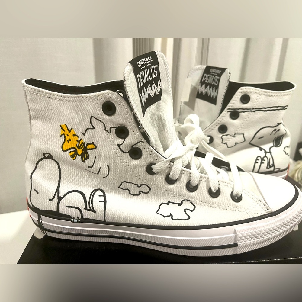 New with Box: Converse x Peanuts snoopy Hightop chuck taylor M SZ 8.5 W SZ 10.5